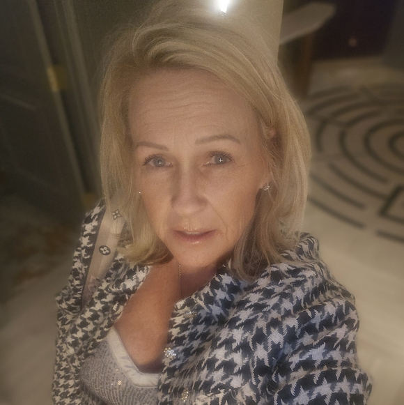 Meet your Posher, Cheryl - Picture 2 of 3